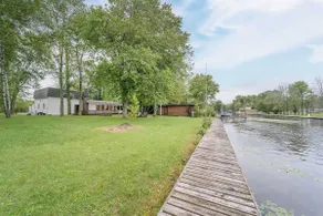 Cozy Lakefront Cottage - Image 2