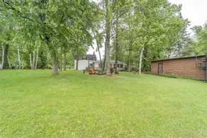 Cozy Lakefront Cottage - Image 5