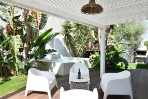 Villa with private pool and garden near the beach - Image 2