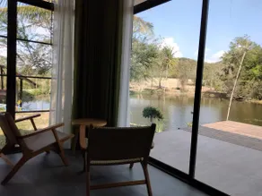 Private waterfront home - Image 4