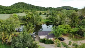 Private waterfront home - Image 2