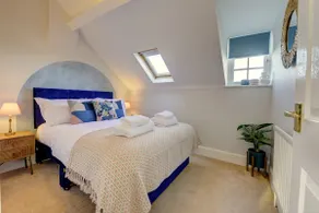 Regency Nest by Spa Town Property - Stylish 3 Bedroom Apartment on 2 Floors, Central Leamington Spa - Image 2