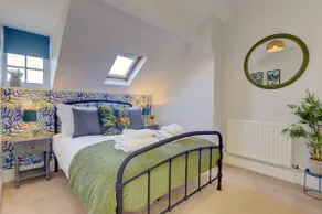 Regency Nest by Spa Town Property - Stylish 3 Bedroom Apartment on 2 Floors, Central Leamington Spa - Image 3
