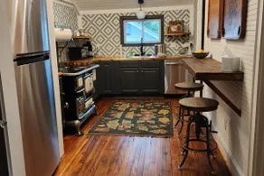 Downtown Nest Cottage Apartment Belmont - Image 4