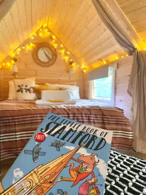 Wild Thyme Log Cabin with Private Hot Tub - Image 3