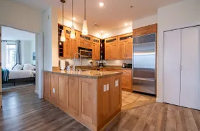 Spectacular 2bd 2bth in Heart of Seattle! - Image 3