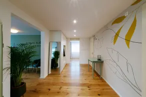 Modern, spacious apartment - Image 2