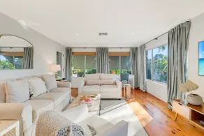 SoSoPalmBeach-Tropical Bungalow - Image 3