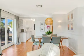 SoSoPalmBeach-Tropical Bungalow - Image 5