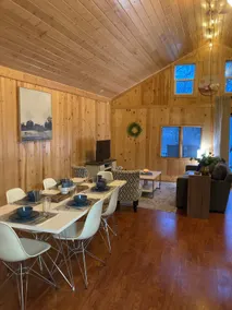 Cozy waterfront pine cabin - Image 2