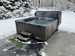 Beautiful Home w-Hot Tub & Pond access - Image 5