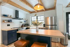 Beautiful Home w-Hot Tub & Pond access - Image 4