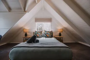 Misty Gum Cottage: Stylish Blue Mountains Retreat - Image 2