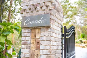 Stunning Peaceful Holiday Haven set on acreage with nearby Waterfall and Jacuzzi - Image 3