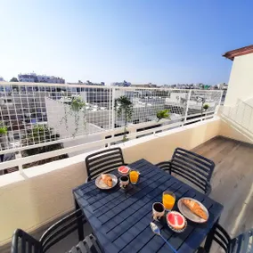Sea Breeze Central, 2bed, sleeps 4, Wi-Fi, Sat TV - Image 2