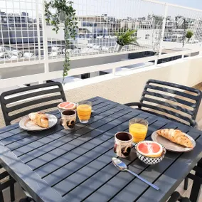 Sea Breeze Central, 2bed, sleeps 4, Wi-Fi, Sat TV - Image 4