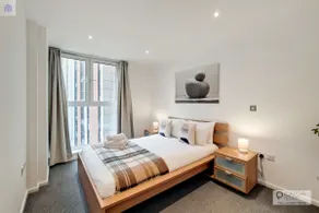 Fully Serviced Two Bed Apartment by ExCeL & O2 - Image 4