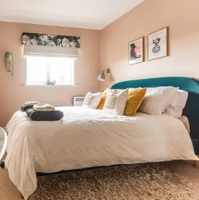 Stunning apt for 4, free parking, walk to Warwick - Image 3