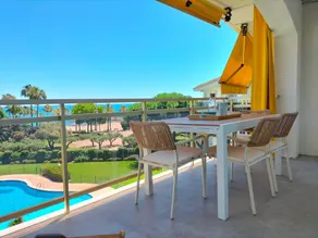 Beachfront and beautiful ocean views - Image 3