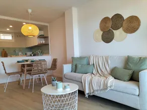 Beachfront and beautiful ocean views - Image 5