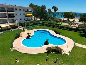 Beachfront and beautiful ocean views - Image 2