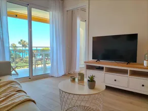 Beachfront and beautiful ocean views - Image 4