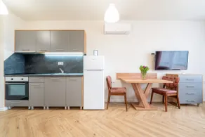 Spacious studio with two separate beds - Image 2