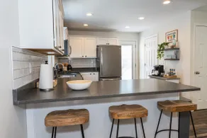 Steps to campus! Sleeps 8. Pet friendly. 5 STARS! - Image 3