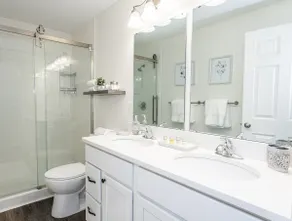 Steps to campus! Sleeps 8. Pet friendly. 5 STARS! - Image 5