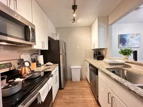 Cozy 1B1B Apartment 5 Minutes from Downtown SoLA - Image 3