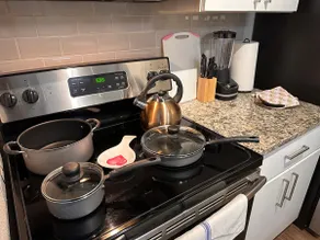 Cozy 1B1B Apartment 5 Minutes from Downtown SoLA - Image 2