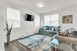 2/2.5 Townhome- end unit - Image 3