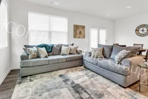 2/2.5 Townhome- end unit - Image 4
