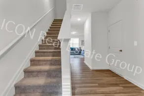 2/2.5 Townhome- end unit - Image 2