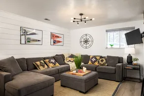 Mountain Retreat|2.7 acres w/Hot Tub|2Living Areas - Image 5
