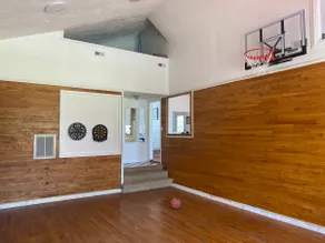 Indoor Basketball House! Theatre - Image 2