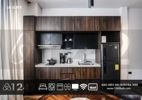 4A Luxurious Suite with Private Parking - Image 4