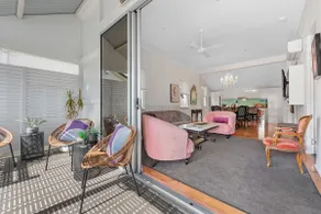 Luxe Inner-city Home With City Views! ~ Teneriffe - Image 2
