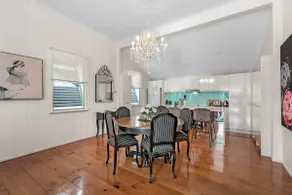 Luxe Inner-city Home With City Views! ~ Teneriffe - Image 3