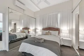 Luxe Inner-city Home With City Views! ~ Teneriffe - Image 5