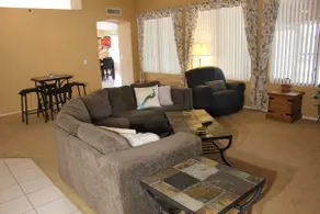 Spacious Beautiful Garden Hideaway w/Patio & Grill - Image 3