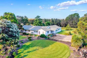 Broke in the Vines - farm stay! - Image 2