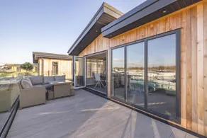 Stylish Lodge At Windsor Racecourse Marina - By Tempstay - Image 2