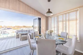 Stylish Lodge At Windsor Racecourse Marina - By Tempstay - Image 3