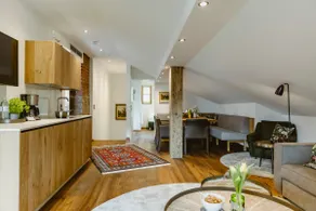 Penthouse with lake view - Image 2