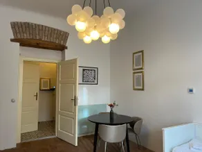 Apartment Aida – steps from the Market Colonnade - Image 2