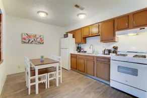 Contemporary 1 BD | Near Hall of Fame & Airport - Image 2