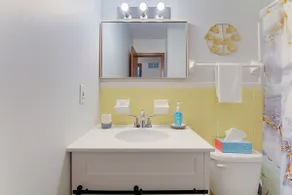 Contemporary 1 BD | Near Hall of Fame & Airport - Image 5
