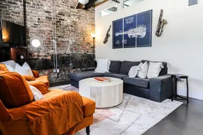 Hidden Speakeasy Style Penthouse on Broughton - Image 3