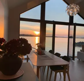 Lake house with a stunning sunset - Image 2